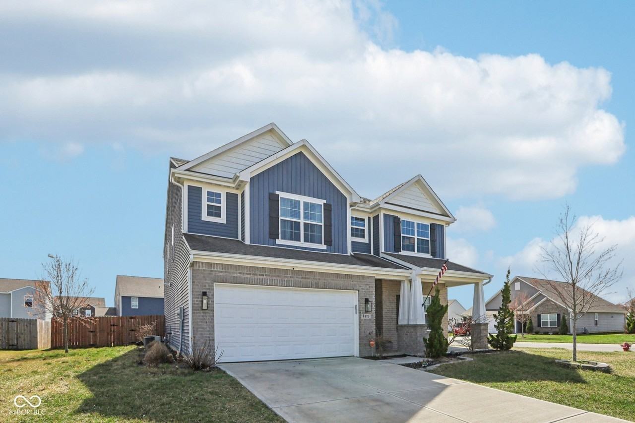 6673 Laurelwood Dr - Photo 2 of 50