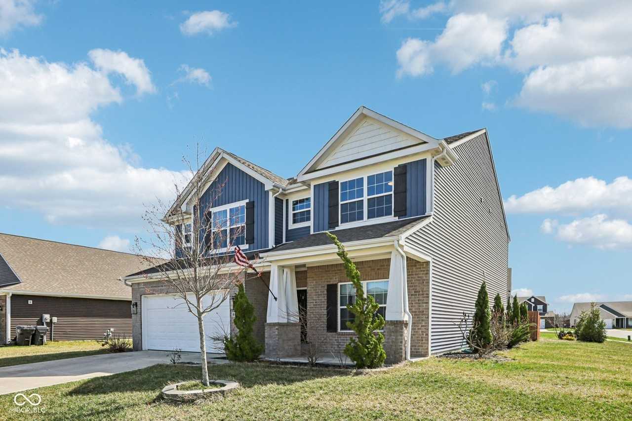 6673 Laurelwood Dr - Photo 3 of 50