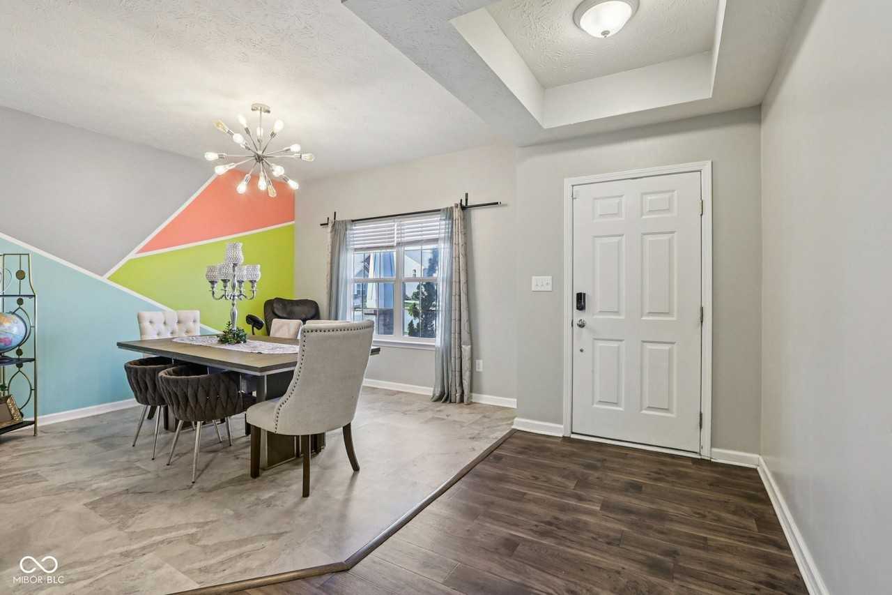 6673 Laurelwood Dr - Photo 4 of 50