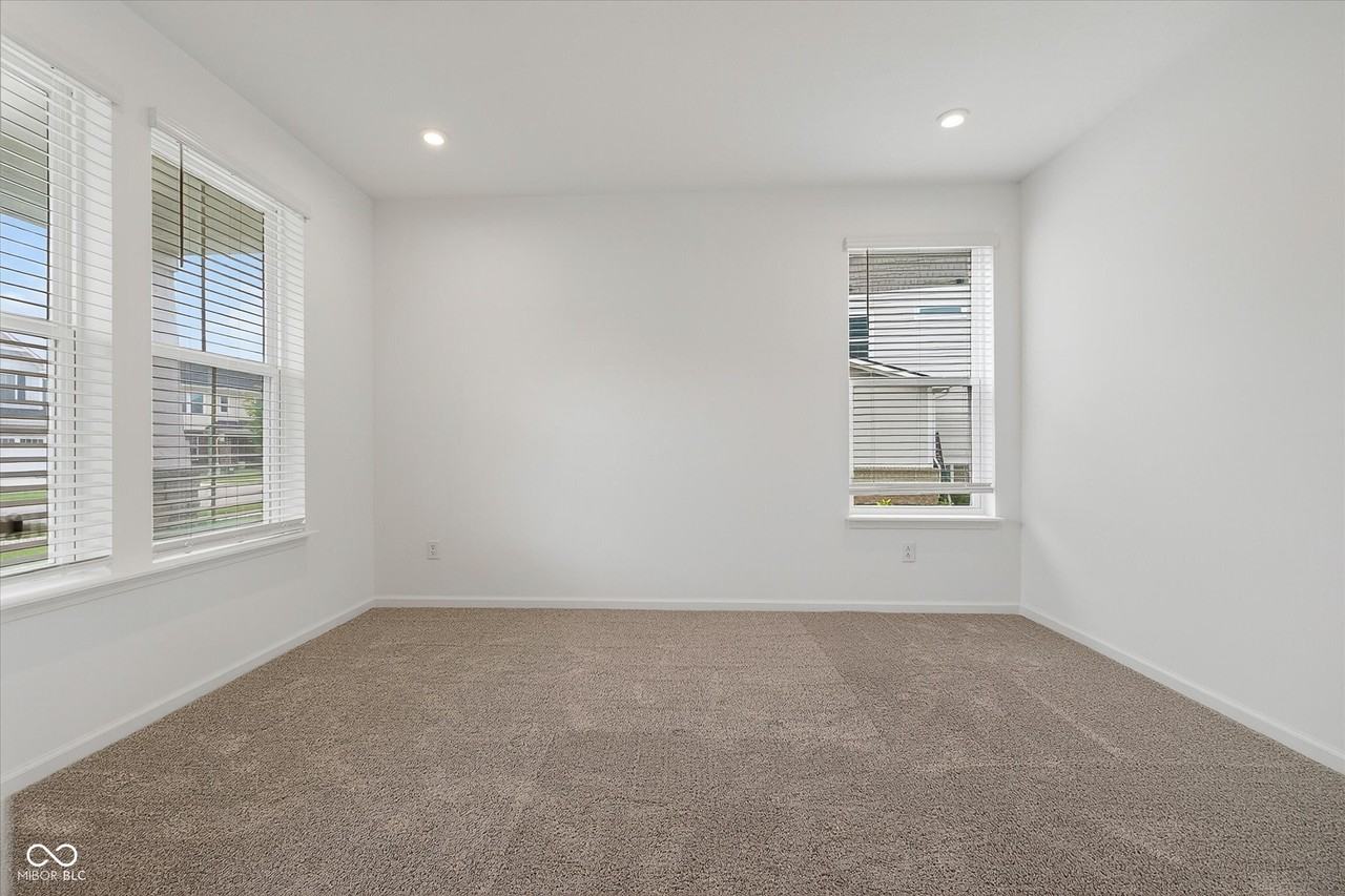 20374 N Pacific Ave - Photo 3 of 32
