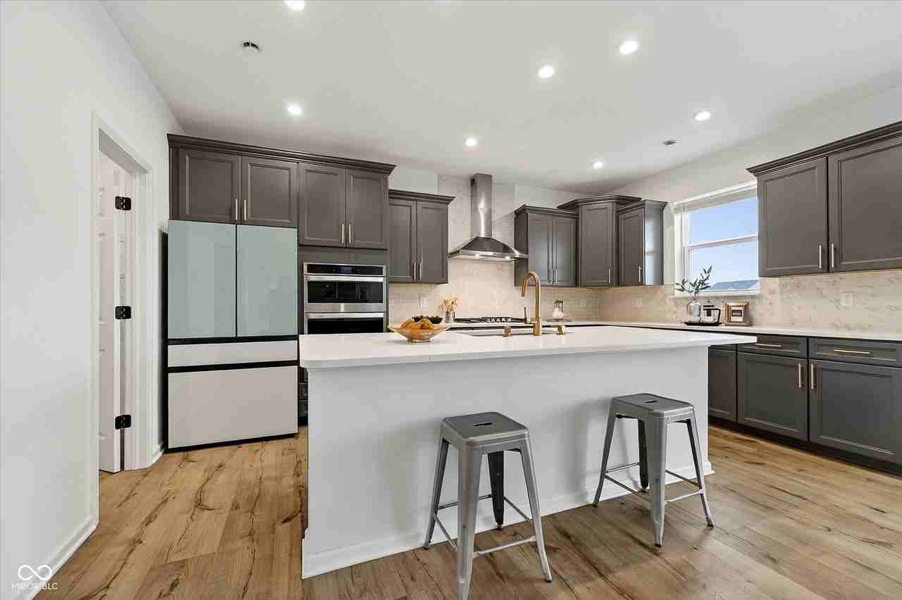 20374 N Pacific Ave - Photo 5 of 32