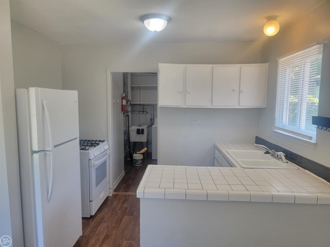 6784 Studebaker Ave - Photo 6 of 14