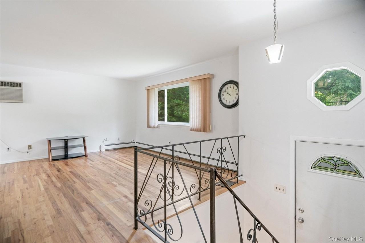 39 Wolfhollow Rd - Photo 4 of 37