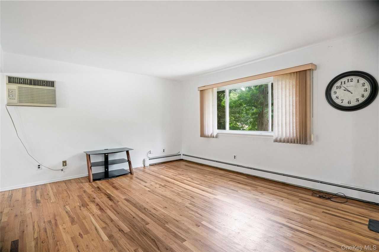 39 Wolfhollow Rd - Photo 5 of 37