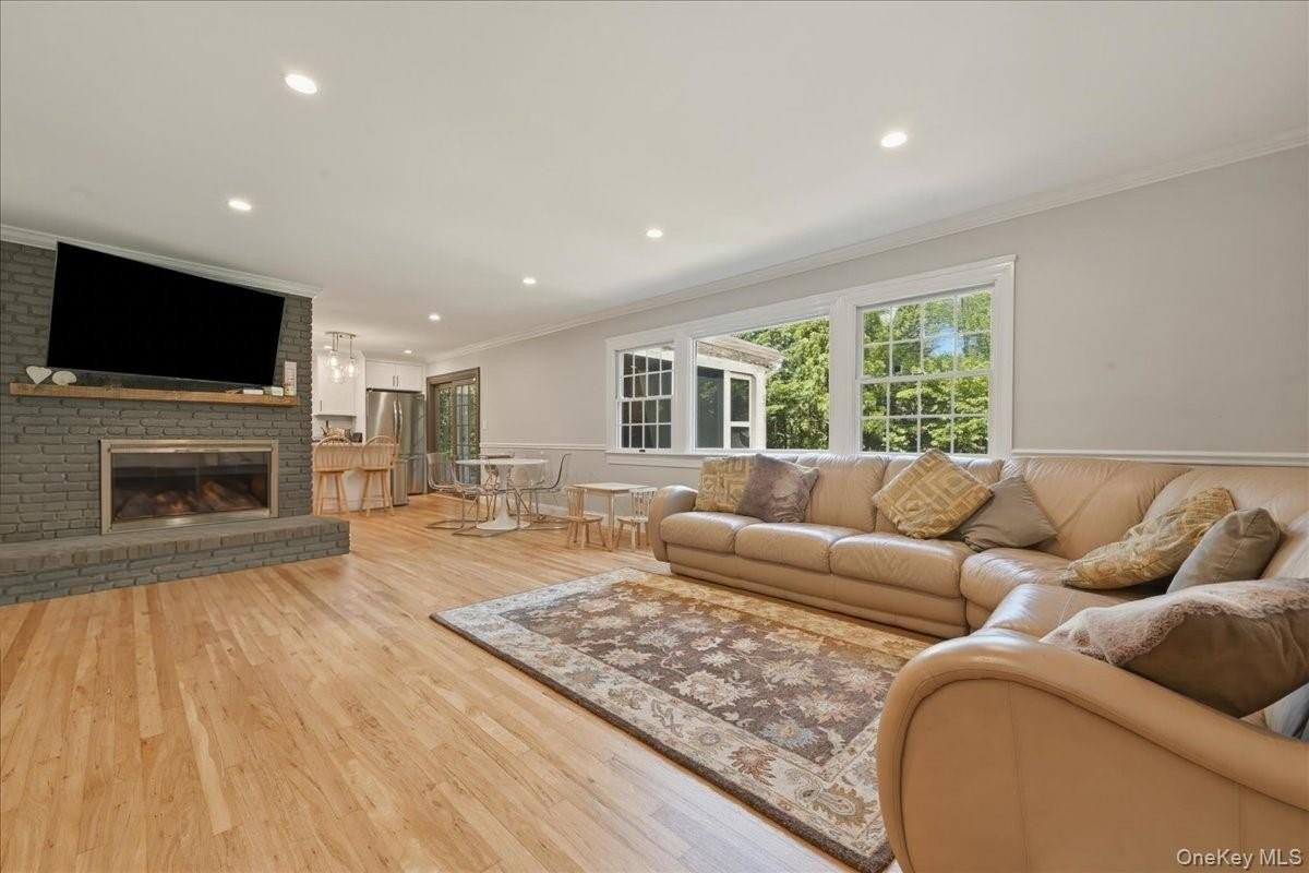 149 Rockaway Ave - Photo 4 of 23