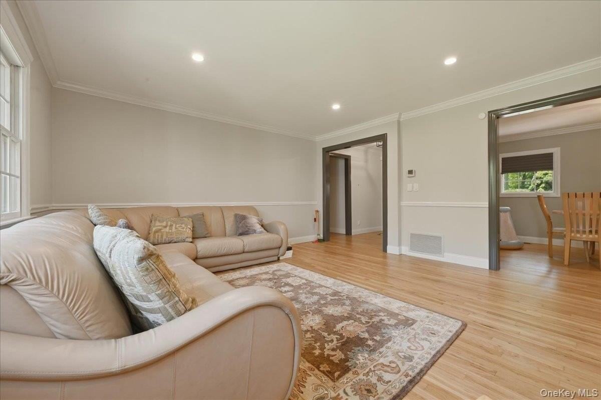 149 Rockaway Ave - Photo 5 of 23