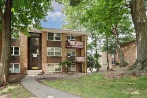 featured image of 242 Kearsing Pkwy #F