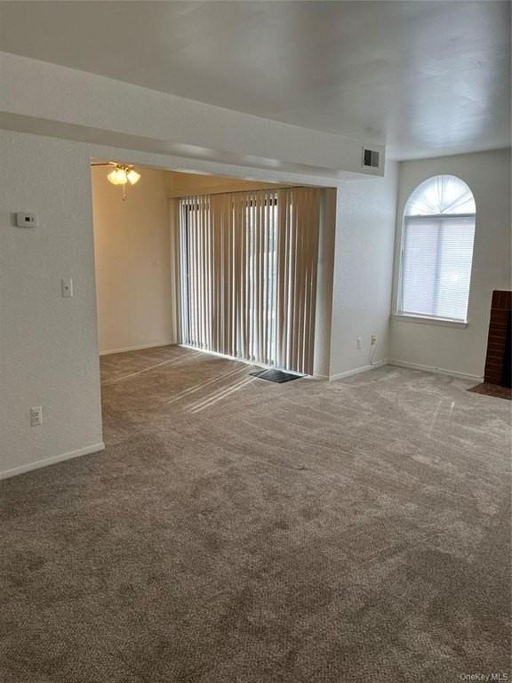 105 Pine Hollow Way - Photo 3 of 10