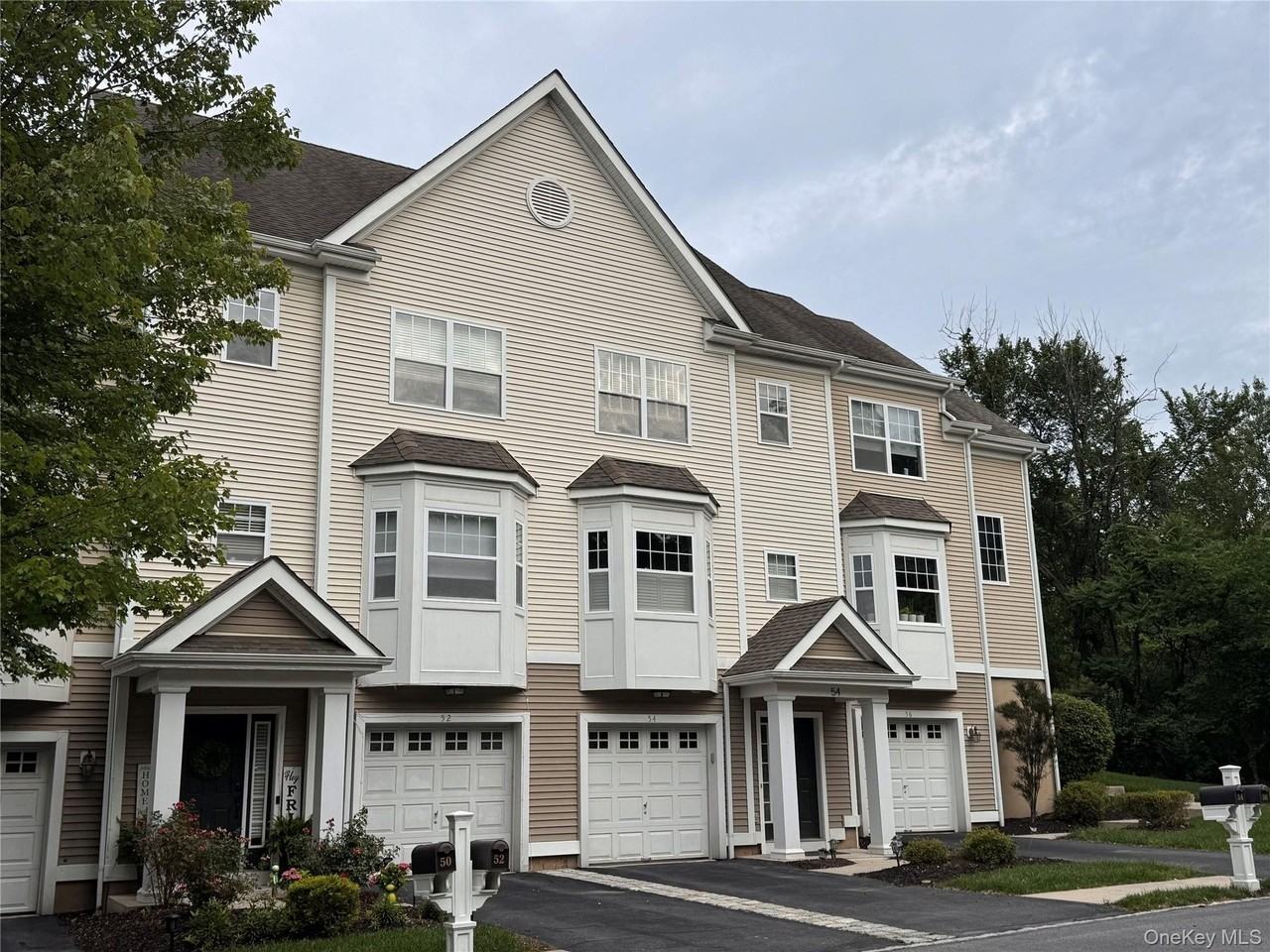 54 Fairways Dr - Photo 6 of 26