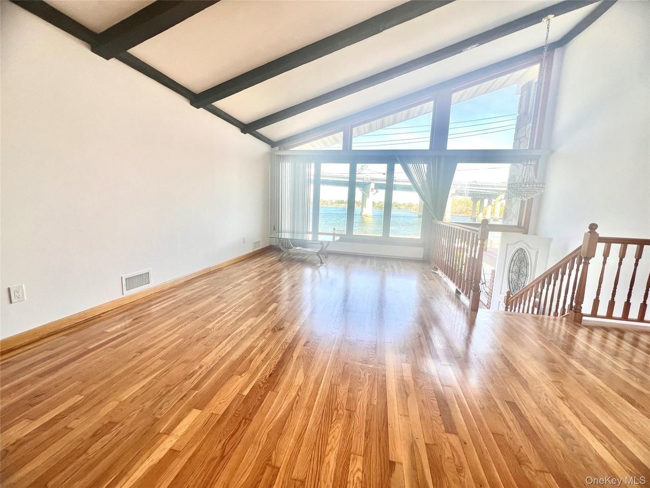 1214 Utopia Pkwy - Photo 3 of 14