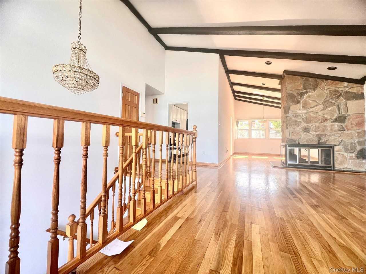 1214 Utopia Pkwy - Photo 4 of 14