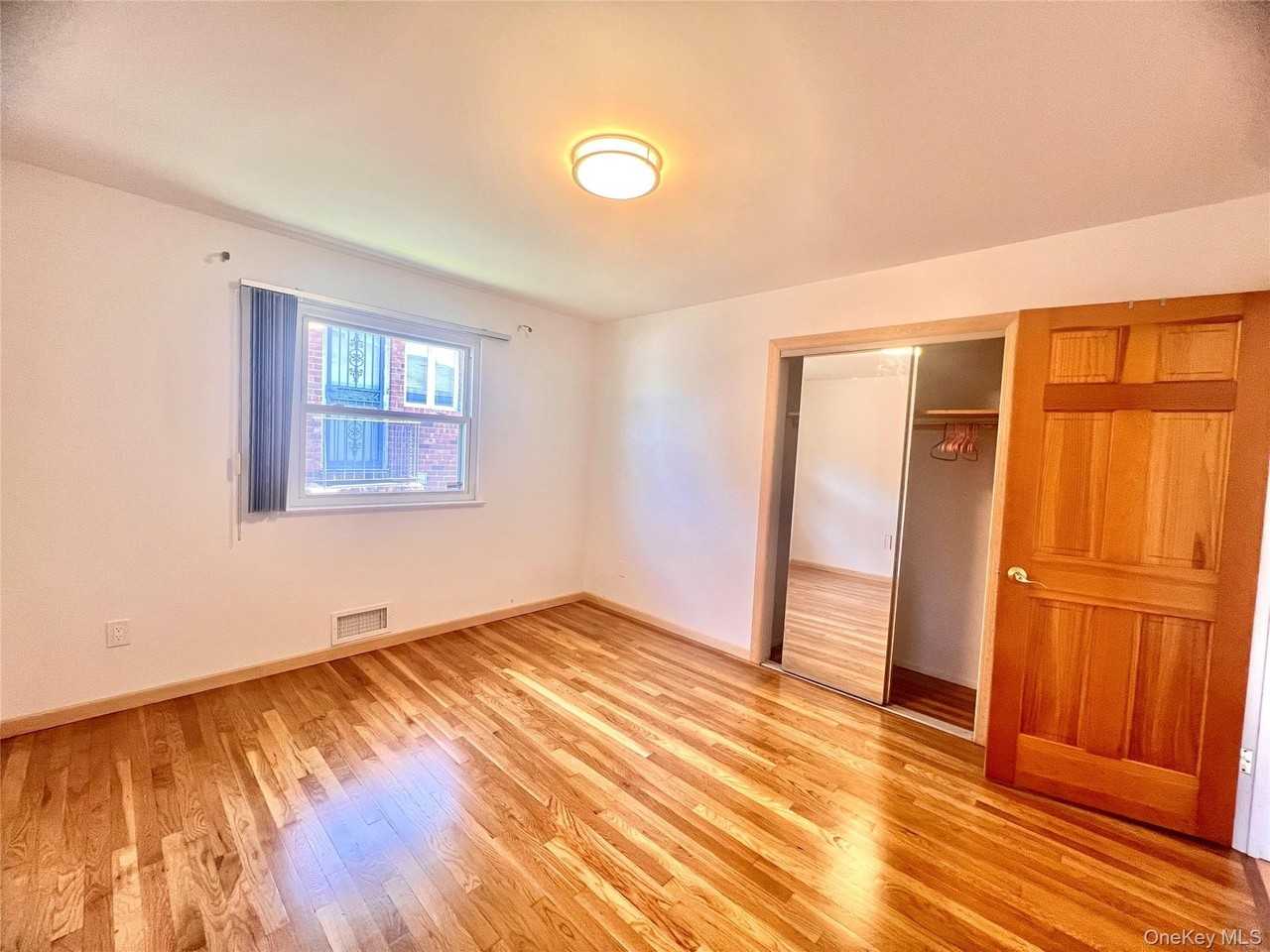 1214 Utopia Pkwy - Photo 6 of 14
