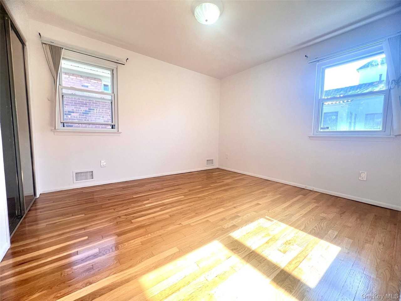 1214 Utopia Pkwy - Photo 7 of 14