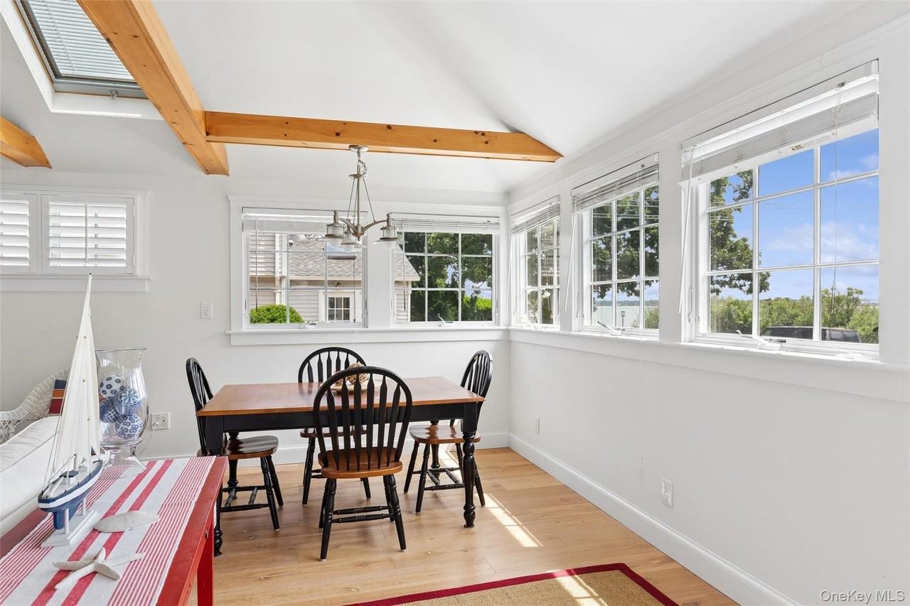 33 Bay Ave - Photo 5 of 24