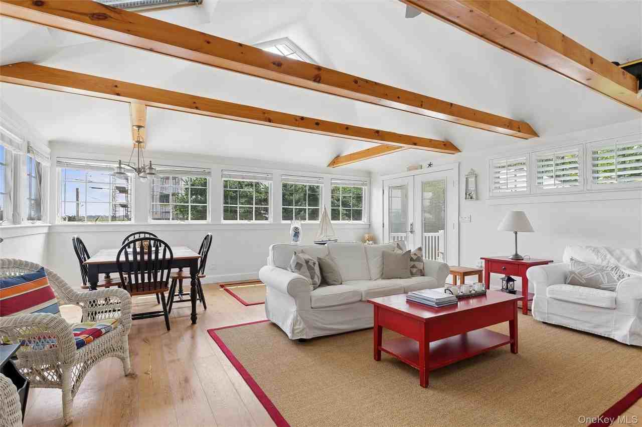 33 Bay Ave - Photo 7 of 24
