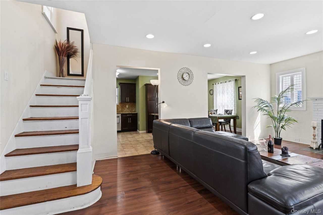 5 Burbury Ln - Photo 5 of 32
