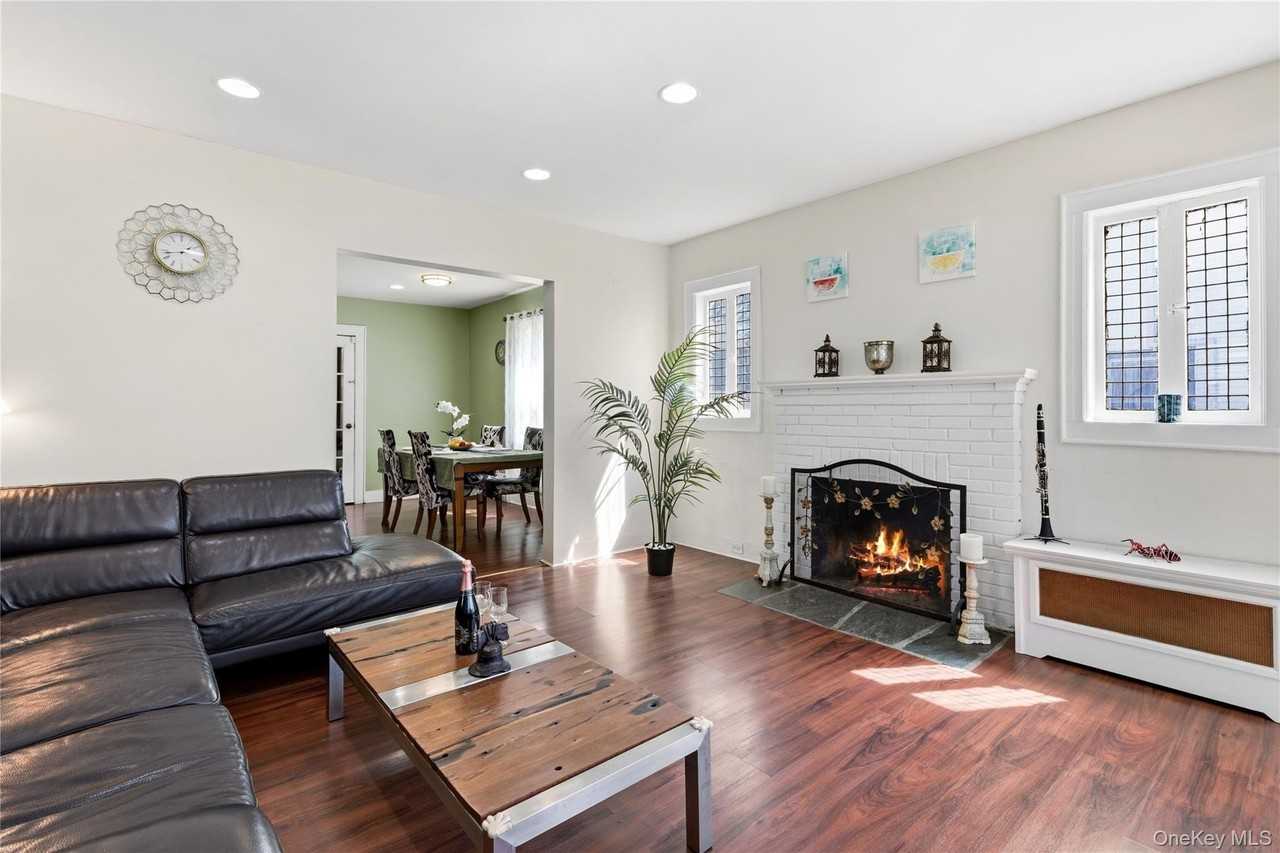 5 Burbury Ln - Photo 6 of 32