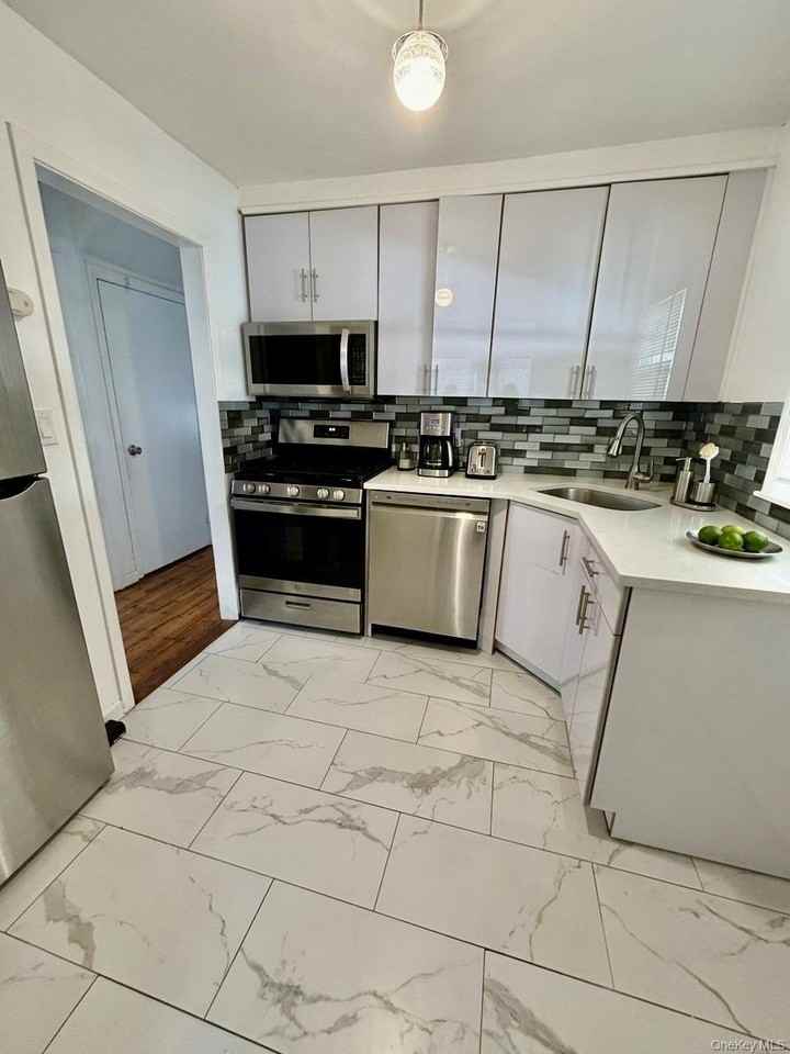 183 Manor Pkwy - Photo 4 of 21