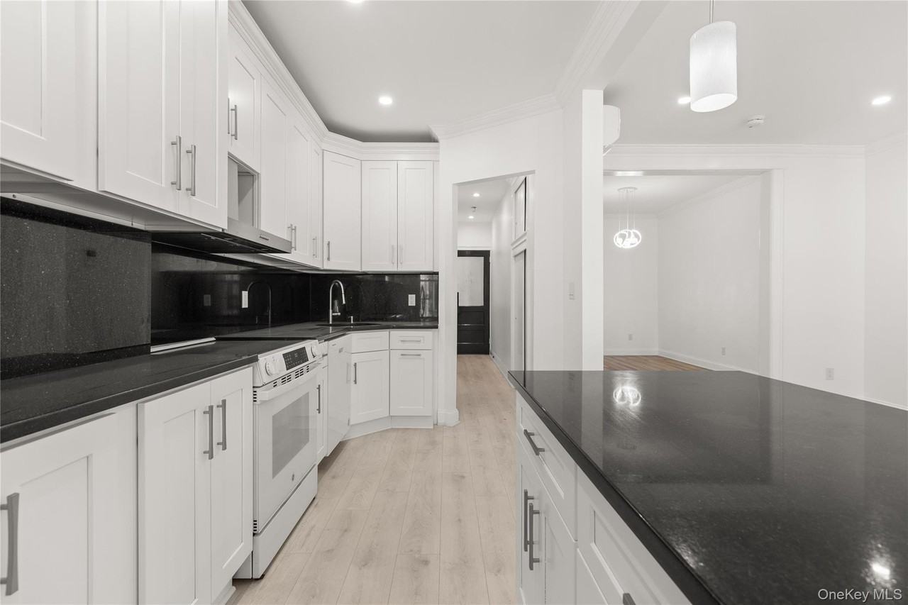 6133 Palmetto St - Photo 3 of 13