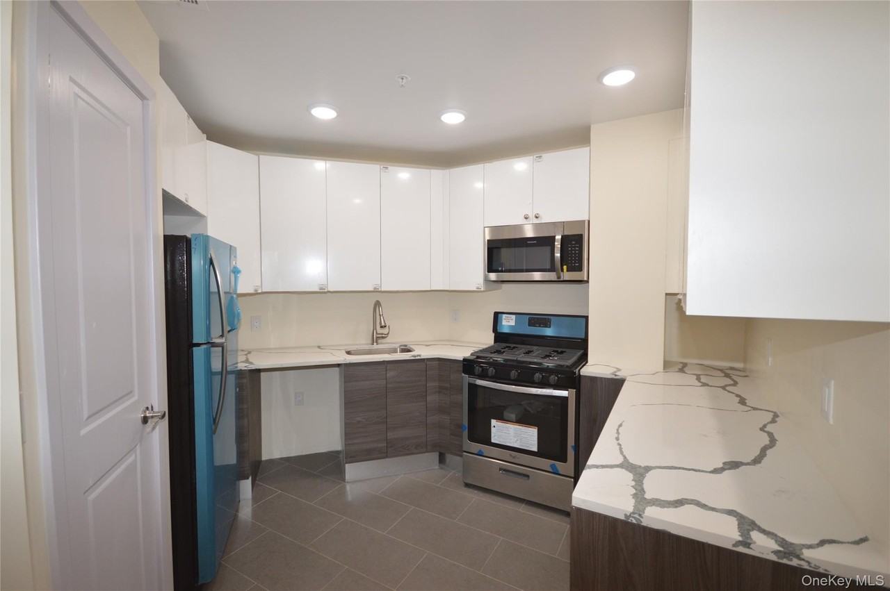 55 S Middle Neck Rd #4C - Photo 3 of 11