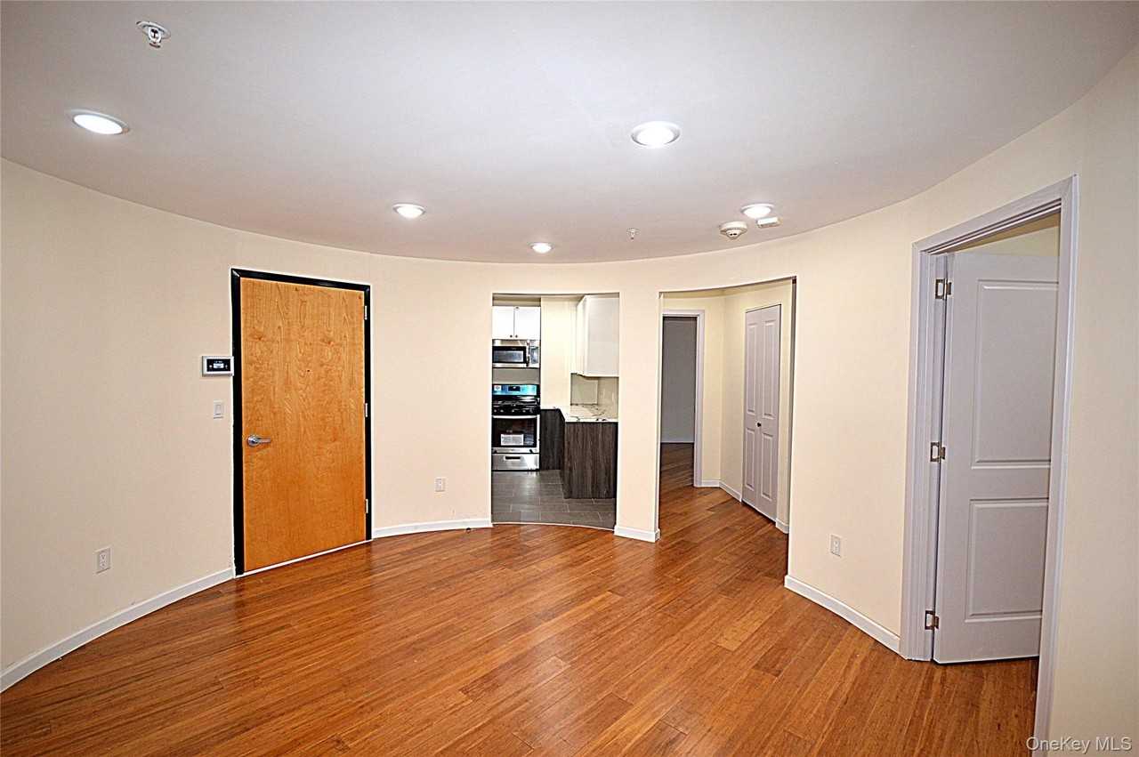 55 S Middle Neck Rd #4C - Photo 5 of 11