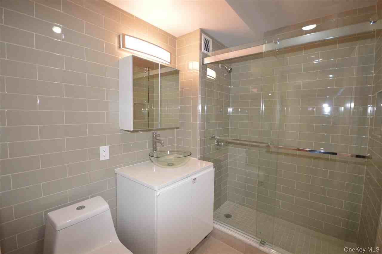 55 S Middle Neck Rd #4C - Photo 7 of 11