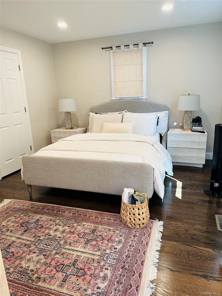 92 Clapham Ave - Photo 4 of 5