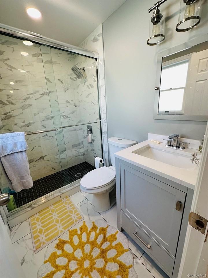 92 Clapham Ave - Photo 5 of 5