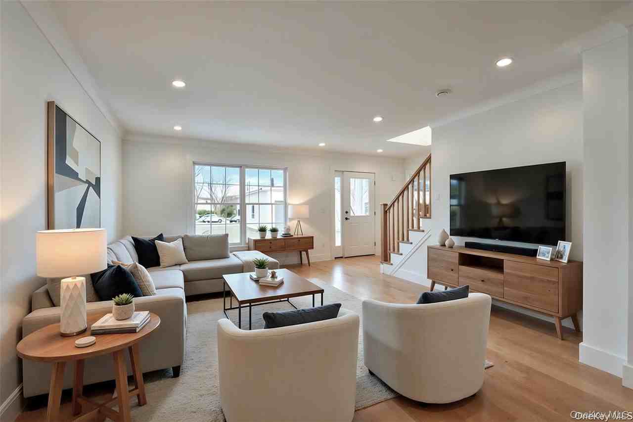 1 Manhasset Ave #B - Photo 4 of 29