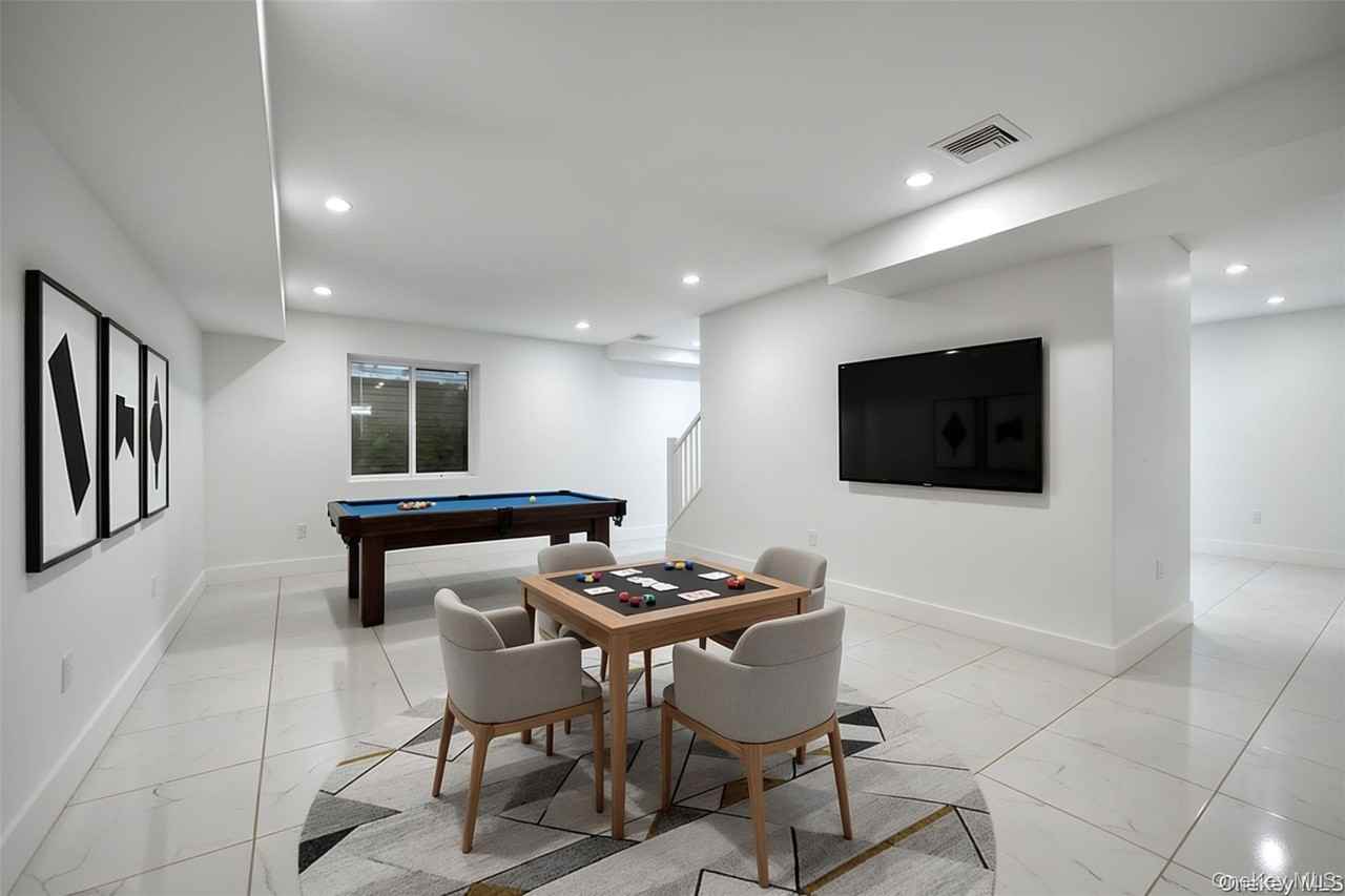 1 Manhasset Ave #B - Photo 6 of 29