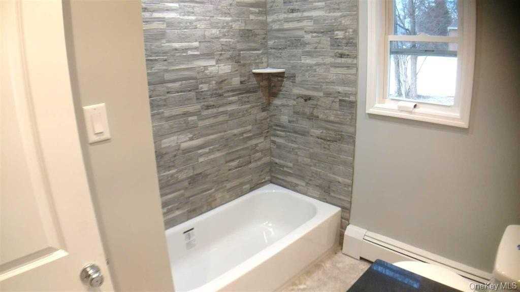 29 Heaney Dr - Photo 7 of 17