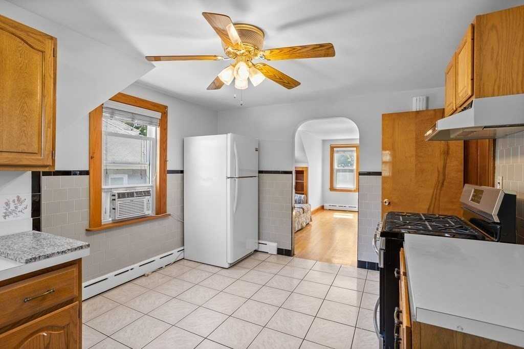 17 Benson Ave #2 - Photo 5 of 25