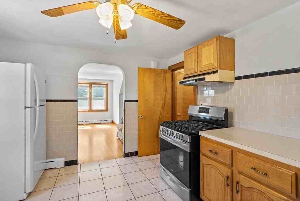 17 Benson Ave #2 - Photo 7 of 25