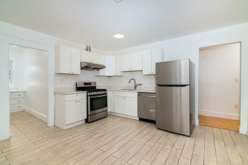 135 Safford St #2 - Photo 5 of 11