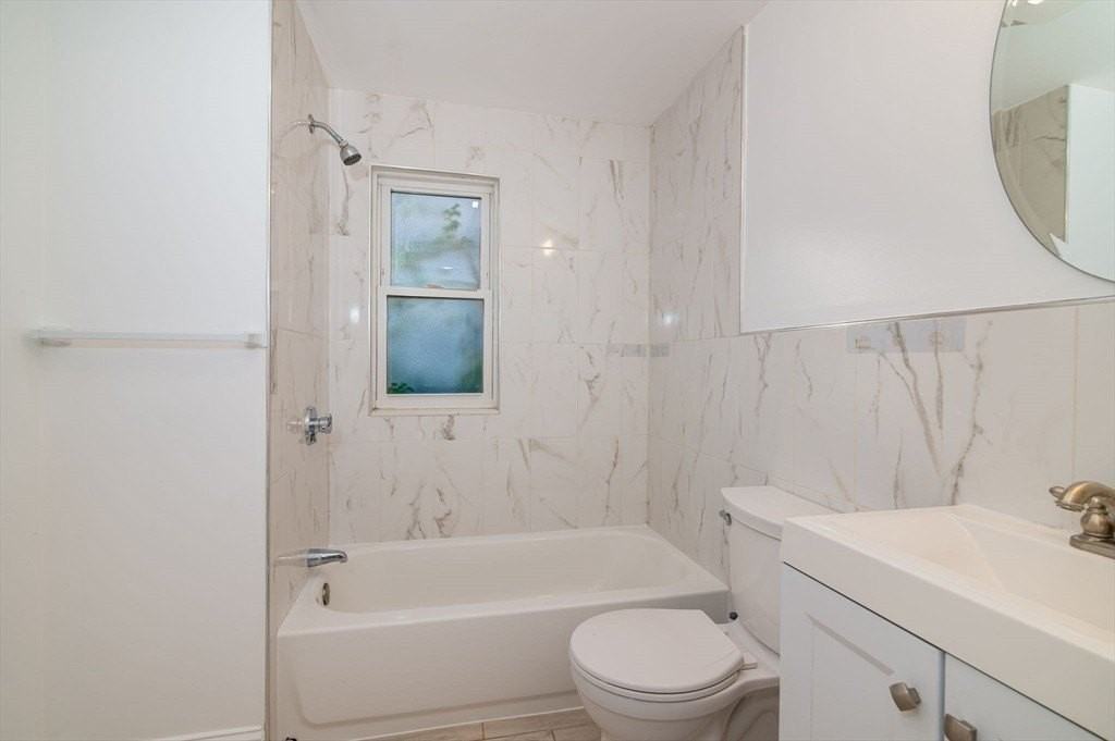 135 Safford St #2 - Photo 7 of 11
