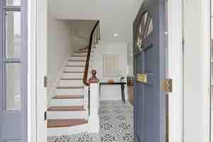 featured image of 9 Robbins St