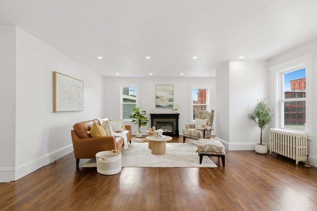 9 Robbins St - Photo 3 of 26