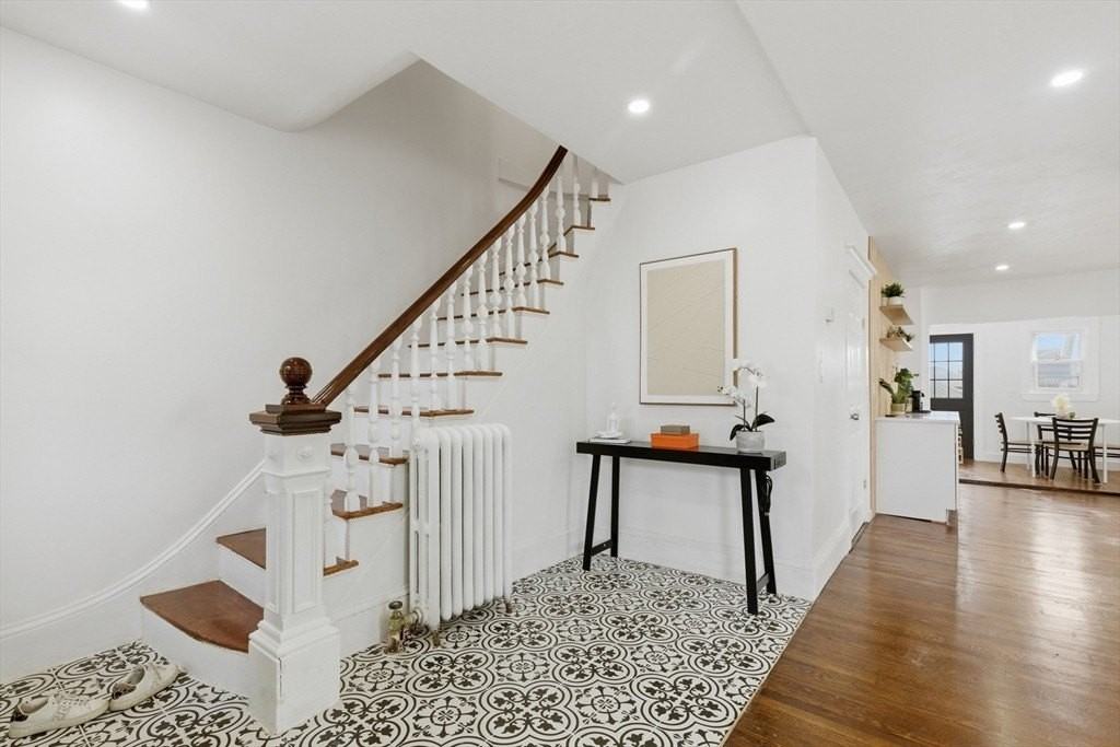 9 Robbins St - Photo 4 of 26
