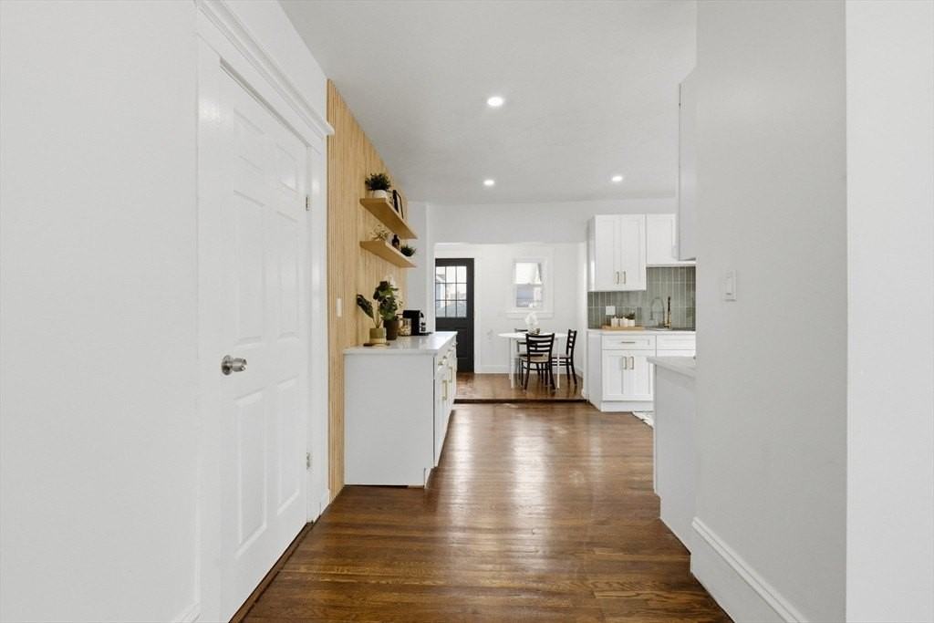 9 Robbins St - Photo 5 of 26