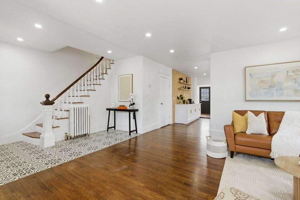 9 Robbins St - Photo 7 of 26
