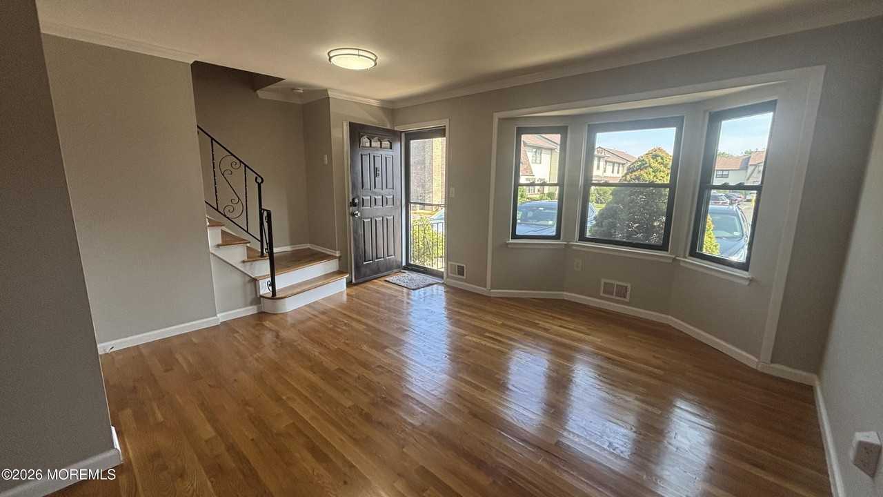 41 Village Green Way - Photo 2 of 23