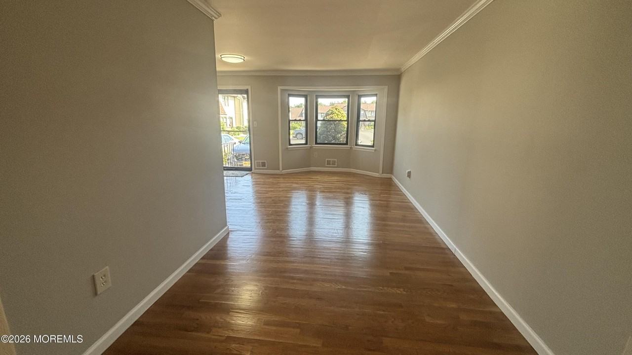 41 Village Green Way - Photo 4 of 23