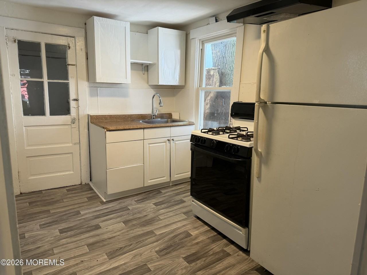405 1/2 Brinley Ave - Photo 4 of 8