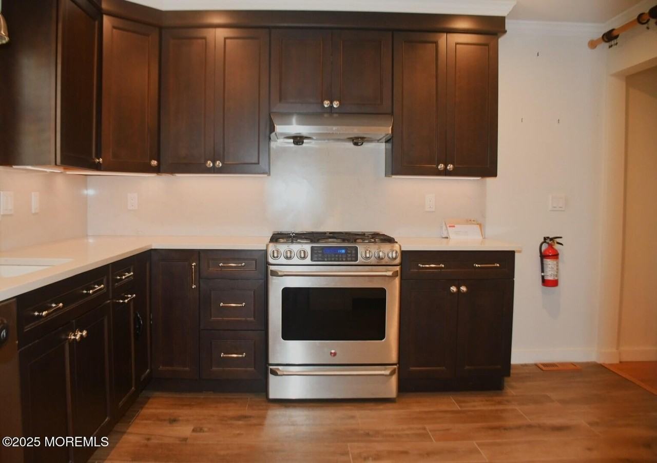303 Deerfoot Ln - Photo 7 of 14