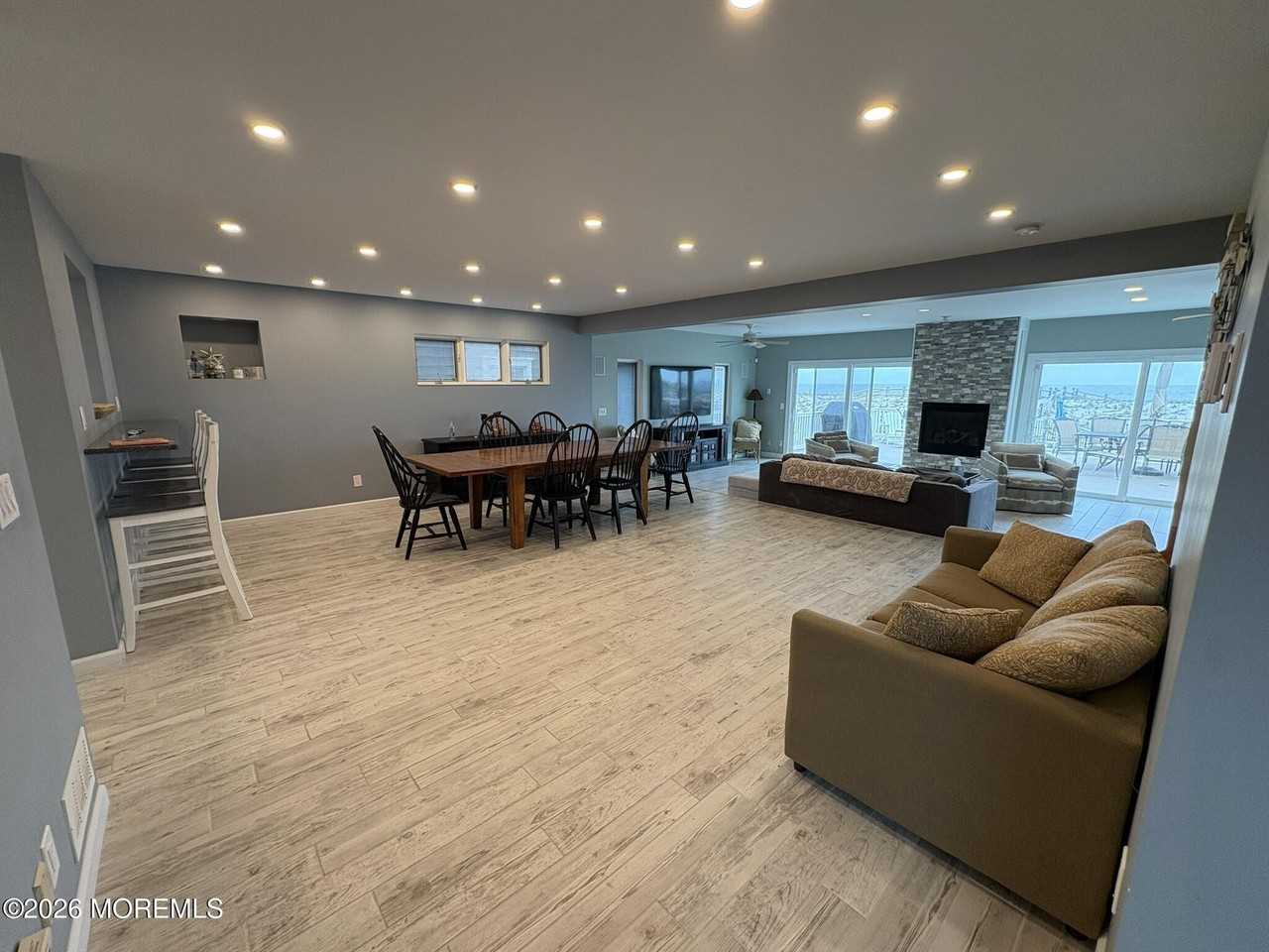 3608 Ocean Ter - Photo 3 of 32