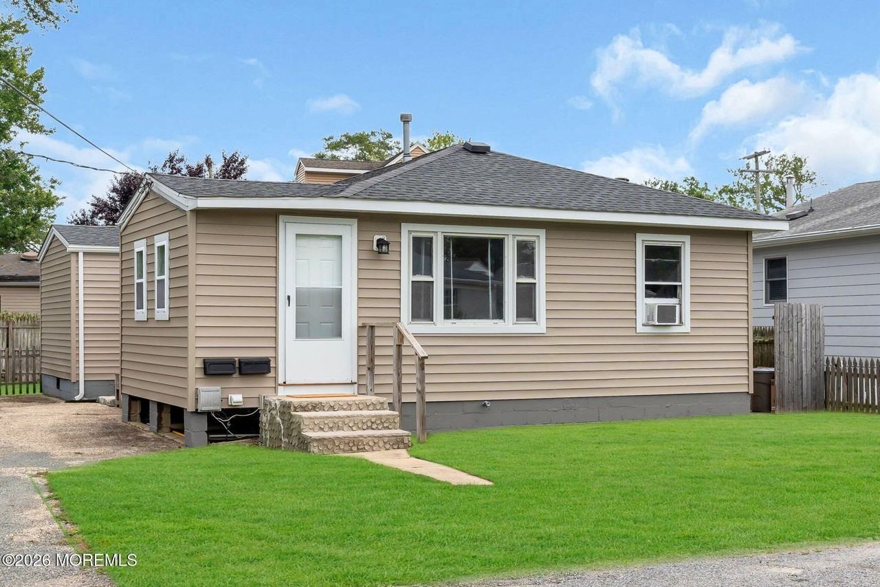 1218 Lister St - Photo 2 of 26