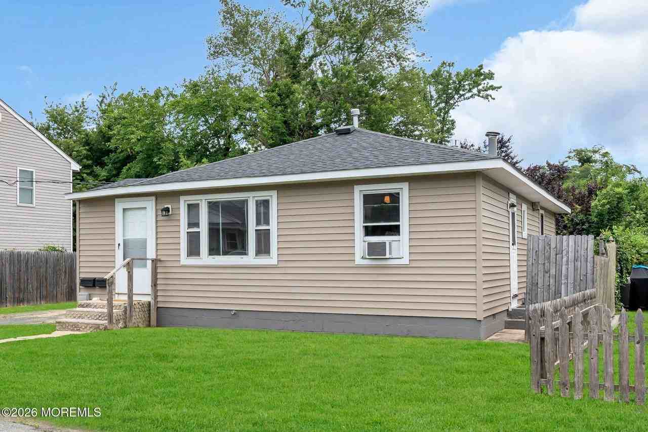 1218 Lister St - Photo 3 of 26