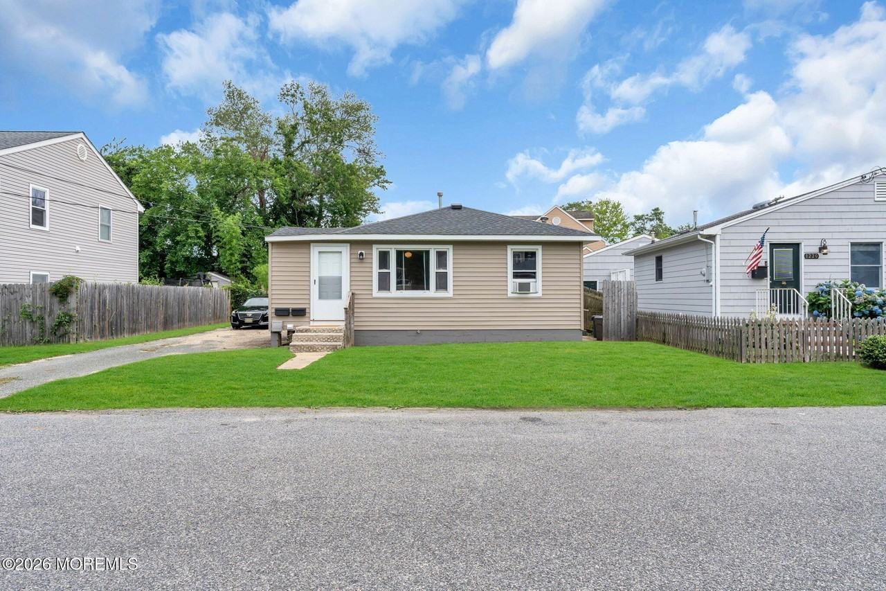 1218 Lister St - Photo 4 of 26