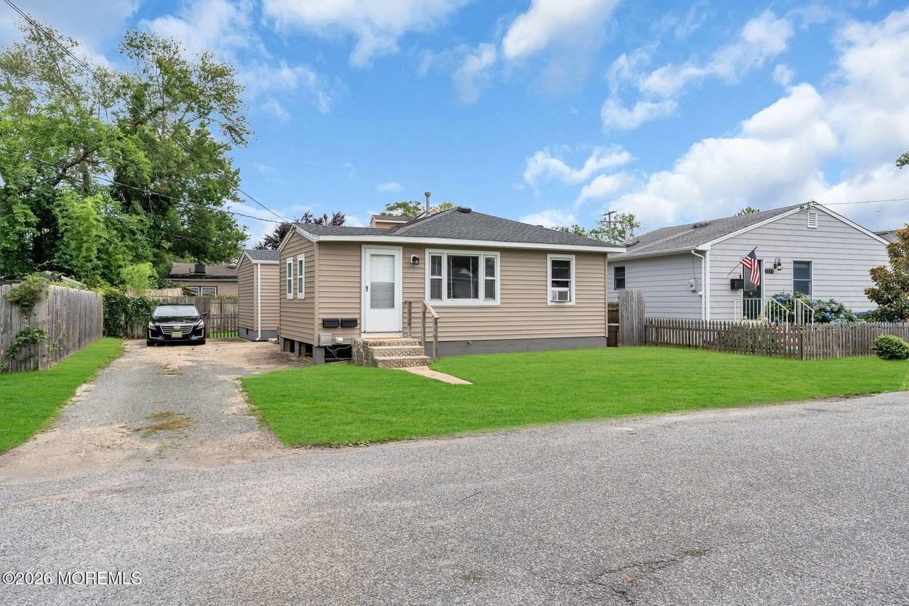 1218 Lister St - Photo 5 of 26