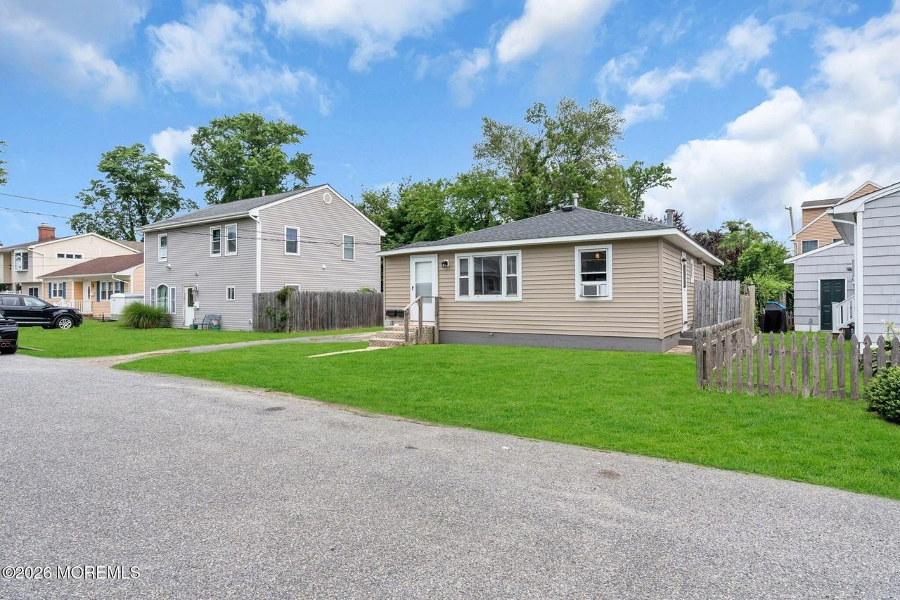 1218 Lister St - Photo 6 of 26
